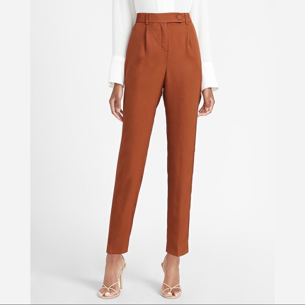 ✨HP✨High Waisted Tab Button Ankle Pant✨